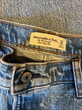 Abercrombie & Fitch Women’s Light Blue Straight-Leg Jeans